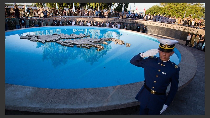 El acto central por Malvinas fue este martes en el Parque Nacional a la Bandera.