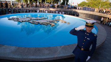 El acto central por Malvinas fue este martes en el Parque Nacional a la Bandera.