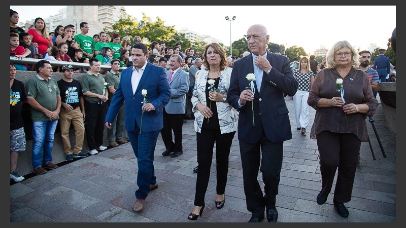 La autoridades presentes.