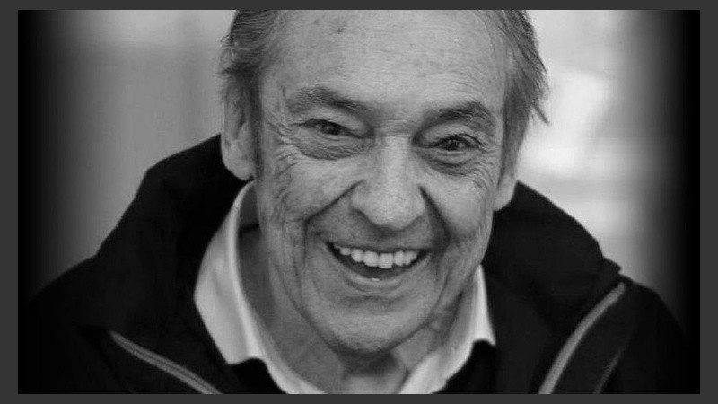 “Castillos en el aire” y “Cuando un amigo se va”, con algunos de los clásicos del cancionero popular que compuso Alberto Cortez.