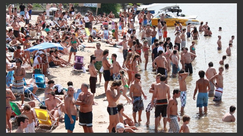 Para asistir al evento se puede llegar en embarcaciones privadas o taxis náuticos desde la florida o Costa alta.