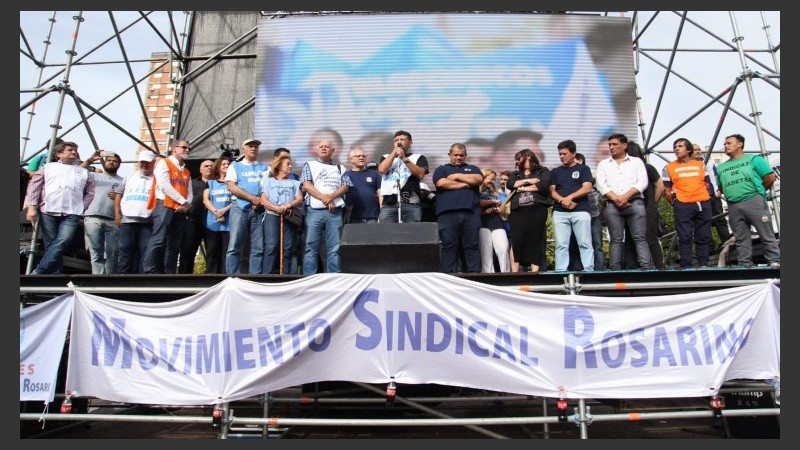 El acto de los gremios en la plaza Montenegro.