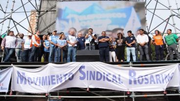 El acto de los gremios en la plaza Montenegro.