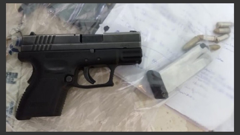 El arma era ofrecida en un aviso en Facebook.