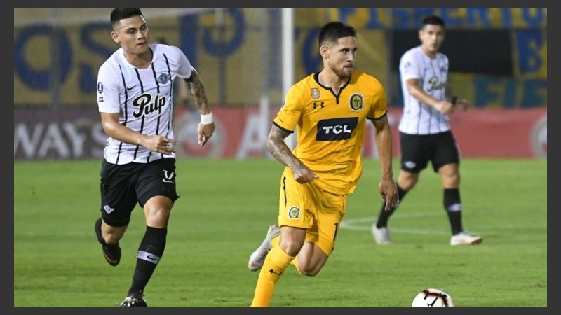 Villagra lleva la pelota en su debut como titular.