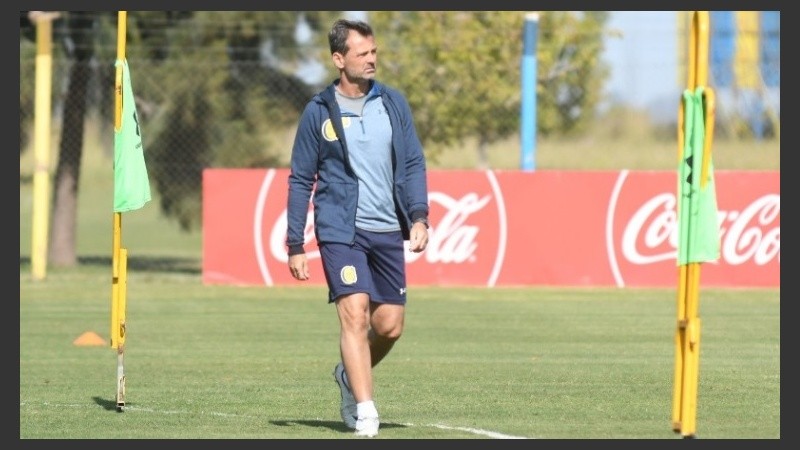 Cocca camina el predio de Aroyyo Seco y analiza los pasos a seguir.