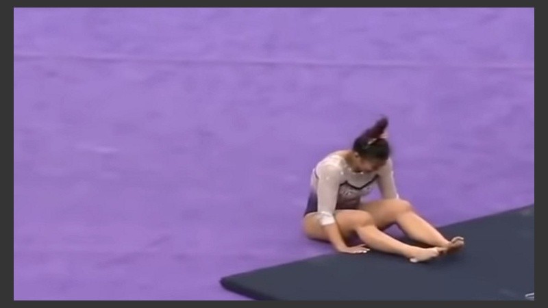La gimnasta Samantha Cerio tras sufrir la lesión.