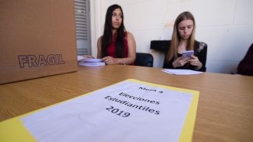 Las elecciones de la UNR se realizaron en doce facultades.