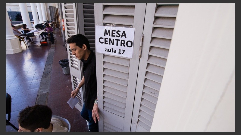 Las elecciones de la UNR se realizaron en doce facultades.