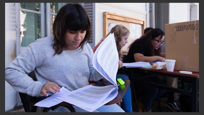 Las elecciones de la UNR se realizaron en doce facultades.
