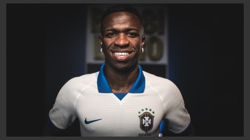 El juvenil estrella Vinicius fue el encargado de la presentación.