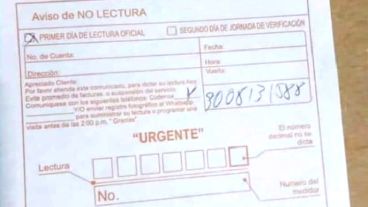 El papel que apareció en algunas casas con un teléfono de contacto.
