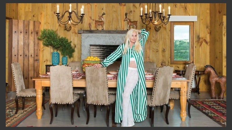 La Tertulia está ubicada a 15 kilómetros de laguna Garzón, entre los departamentos uruguayos de Maldonado y Rocha.