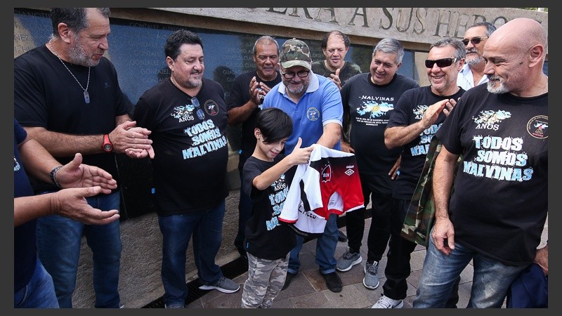 Los ex combatientes le dieron una sorpresa a Nacho.