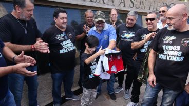 Los ex combatientes le dieron una sorpresa a Nacho.