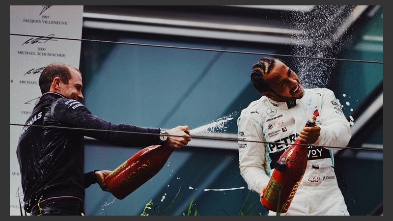 El festejo en el podio.