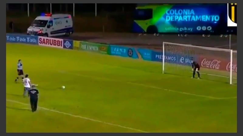 El hincha de Plaza Colonia le ofrendó su hazaña a los hinchas que explotaron en festejos.