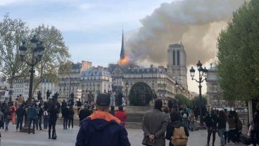 Así se veía el incendio en París.