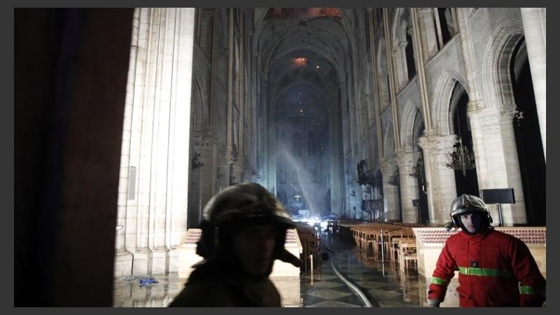 El Vaticano llamó a orar por los bomberos.