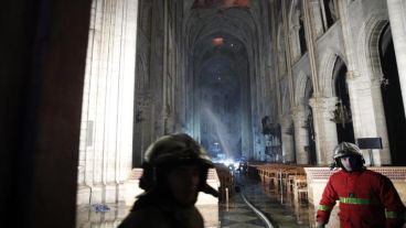 El Vaticano llamó a orar por los bomberos.