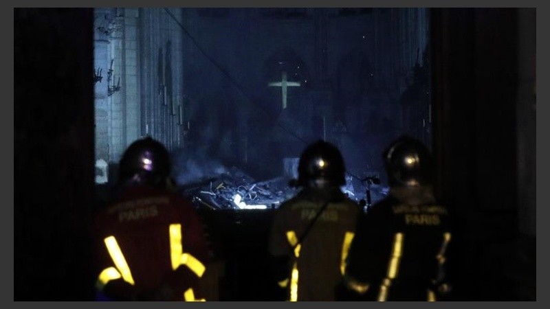 Los bomberos dieron por extinguido el fuego.