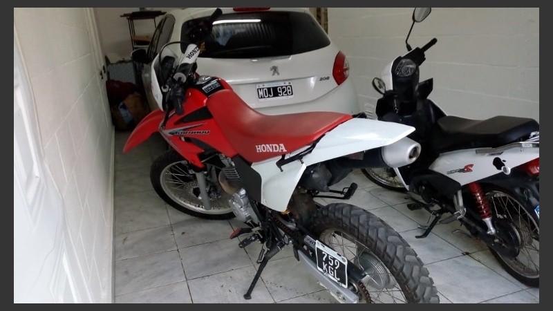 Arrestados y armas incautadas tras los procedimientos.