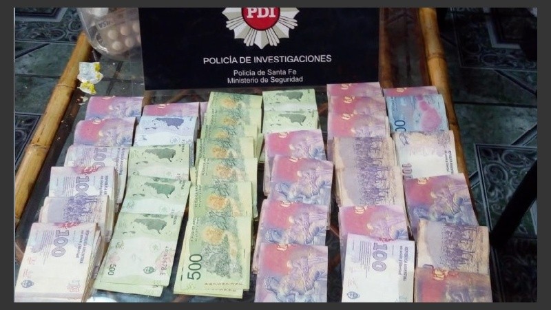 Arrestados y armas incautadas tras los procedimientos.