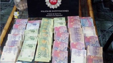 Arrestados y armas incautadas tras los procedimientos.