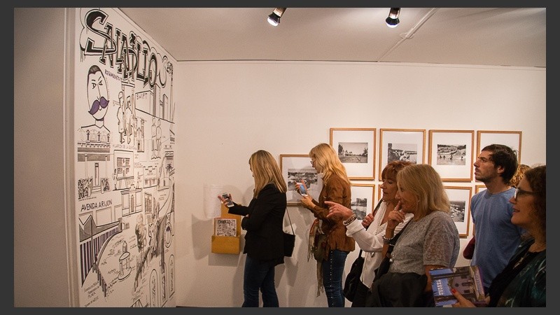 Fotos y objetos que cuentan historias de mujeres y sus trabajos en el frigorífico Swift y el barrio Saladillo.