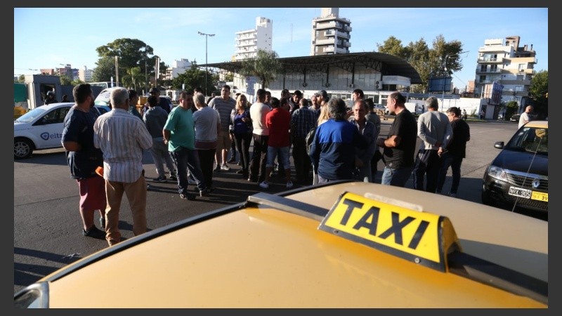 Taxistas mantenían el bloqueo en la Terminal. 