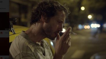 "1100" está protagonizada por  protagonizado por Santiago Ilundain, Cecilia Patalano y Andrea Fiorino.