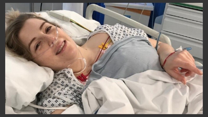 La joven logró recuperar parte de la movilidad en su mano, pierna y brazo izquierdo.