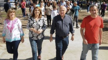 Otra campaña: Irizar y Javkin, en los extremos, con Fein y Lifschitz, cuando debieron caminar juntos.
