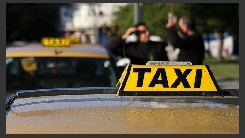 Con dolor y bronca, los taxistas volvieron a la calle.
