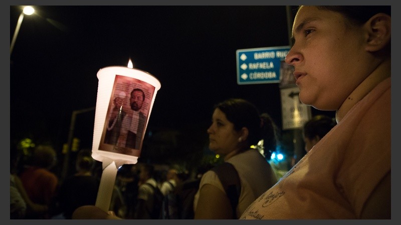 La imagen de Peries y una vela para los 6 kilómetros de marcha.