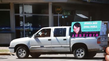 Alberto pide ayuda a los sanlorecinos para encontrar a su hija a fines de 2011. "Era el viejo loco", recordó.