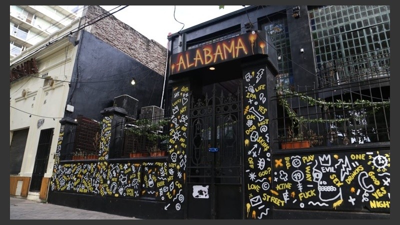 El bar está ubicado en Pichincha 12 bis.