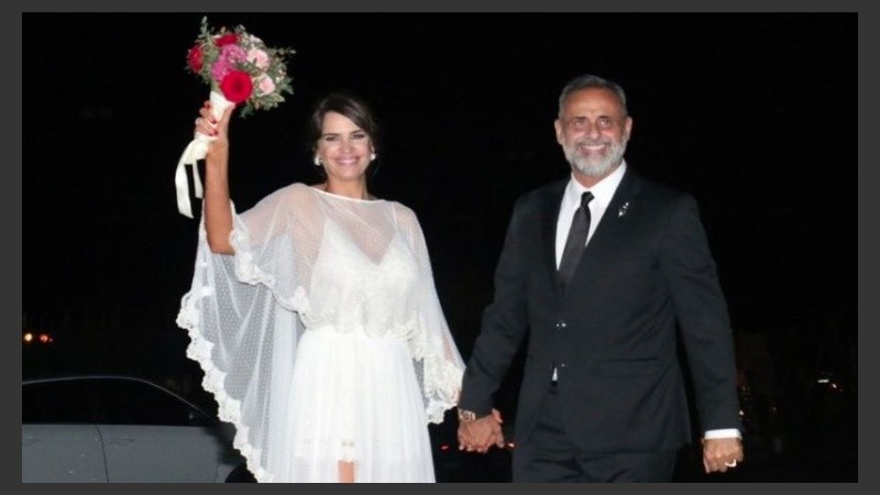 Francesco, el nieto de Jorge e hijo de Morena Rial, fue quien entregó los anillos.