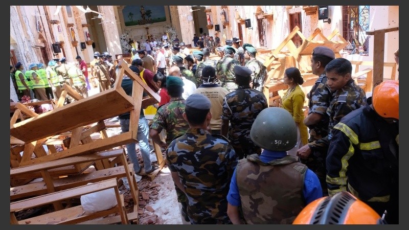 El primer ministro, Ranil Wickremesinghe anunció el arresto de ocho personas que estarían vinculadas a los atentados.