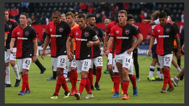 Una salida lacerante. Newell's quedó afuera jugando once contra diez.