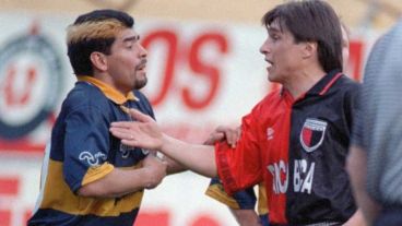 Diego y Toresani, en plena discusión dentro de la cancha.