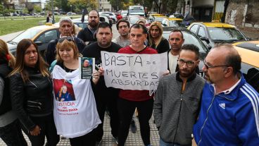 Taxistas movilizados por el crimen de un compañero el jueves pasado.