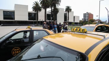 Taxistas se movilizaron este lunes al Centro de Justicia Penal.