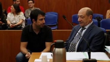 Pablo Akerman y su abogado Héctor Superti.