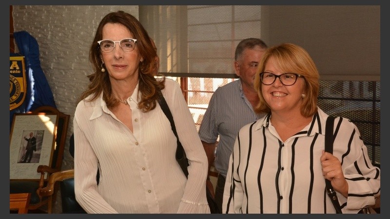 María Eugenia Bielsa junto a Carola Nin. 