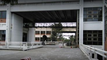 En la facultad de Arquitectura hay dos decanos proclamados.