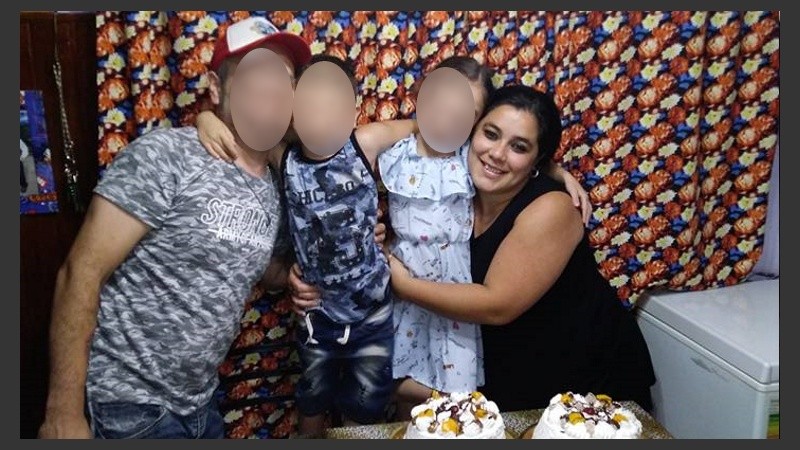 Soledad fue baleada cuando pintaba la casa de su papá con su familia. 