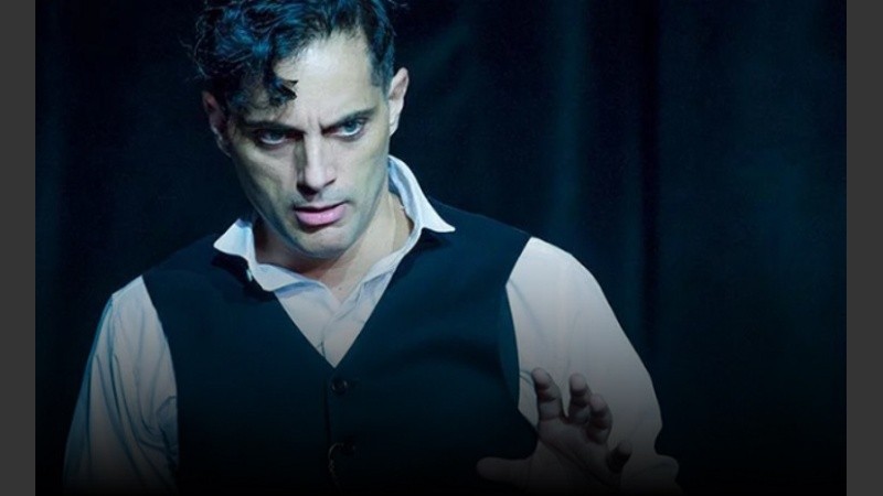 Furriel interpreta a Hamlet. 