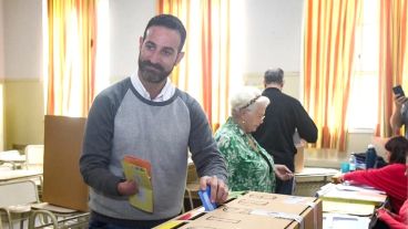 Sukerman sufragó en la Dante Alighieri.