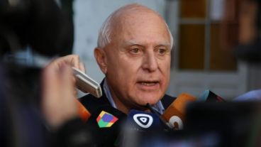 Lifschitz reclamó al gobierno nacional “humildad y prudencia”.